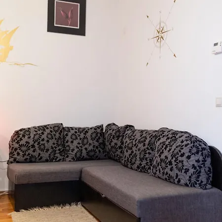 Galerius Kis Apartman By Bltn Apartament